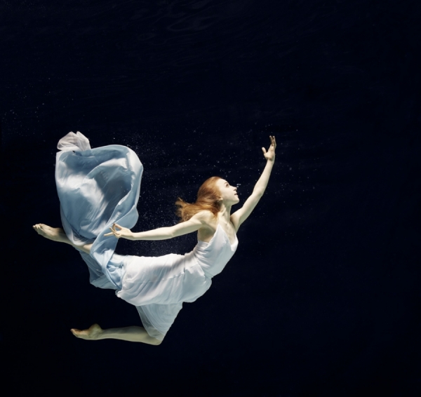 Photographer HENRIK SORENSEN PHOTOGRAPHY Underwater Ballet ONE EYELAND
