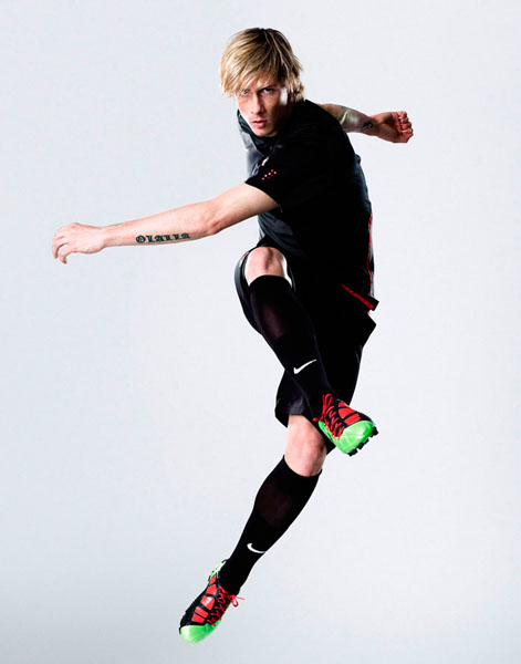 Photograph Vince Starr Nike 442 Torres on One Eyeland