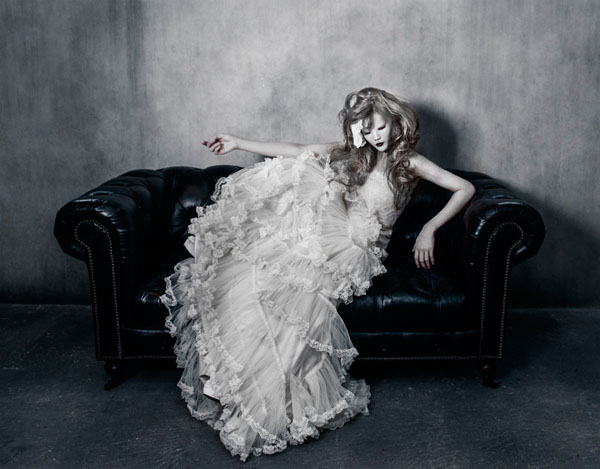 Photograph Haseo Hasegawa A Sofa And Woman on One Eyeland