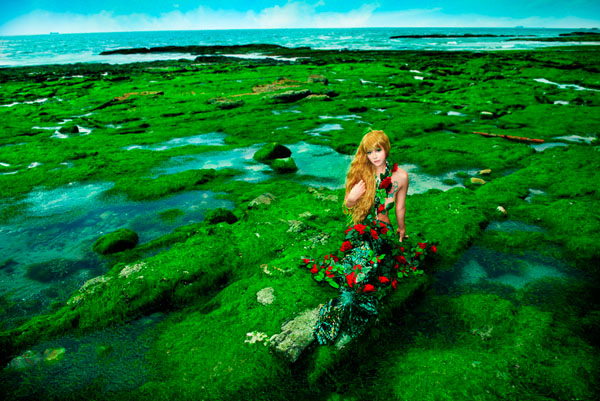 Photograph Haseo Hasegawa Mermaid Green on One Eyeland