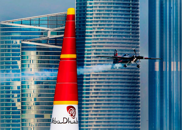 Photograph Andrzej Bochenski City Flight on One Eyeland