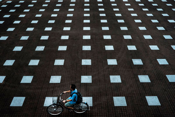 Photograph Takeshi Marumoto Cycling on One Eyeland