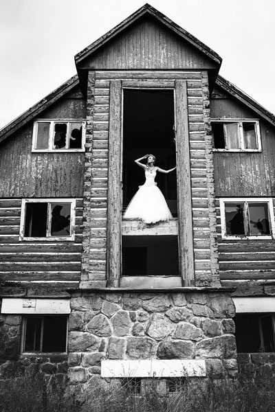 Photograph Martin Krystynek Waiting Bride on One Eyeland