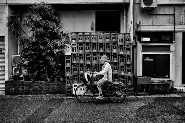 Photograph Yasuhiro Sakuda A Woman On A Bicycle on One Eyeland