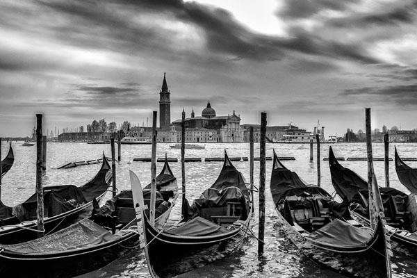 Photograph Yasuhiro Sakuda Gondolas on One Eyeland