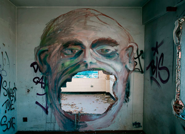 Photograph Vicente Moraga Another Face In The Wall on One Eyeland