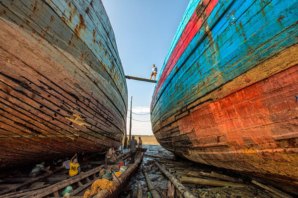 Photograph Hendry Chen Watching People On Work on One Eyeland