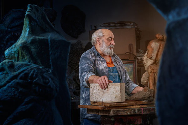 Photograph Dusan Holovej Sculptor Ii on One Eyeland