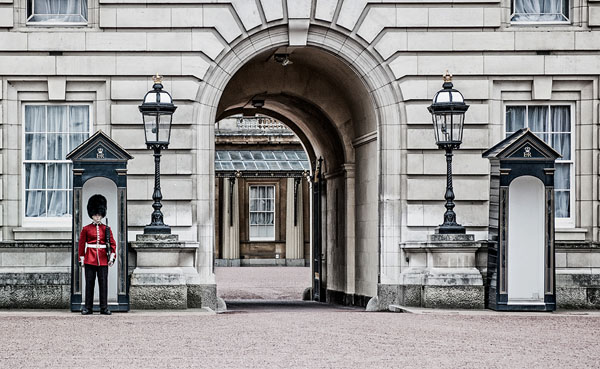 Photograph Vicente Moraga Welcome To London on One Eyeland