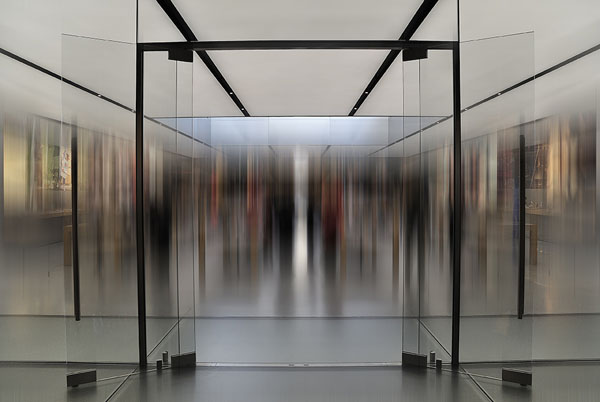 Photograph Uzay Kisi Apple Store on One Eyeland