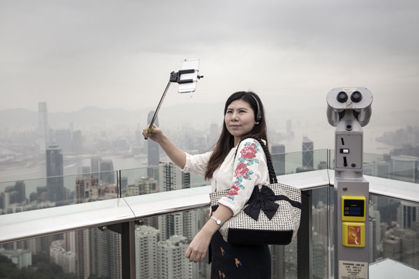 Photograph Max Hirshfeld Selfiestick Hong Kong on One Eyeland