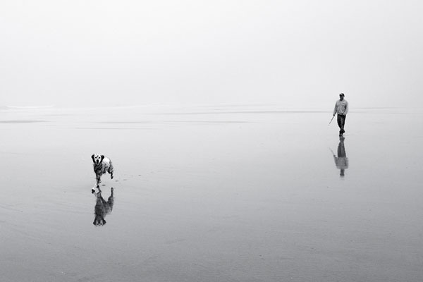 Photograph Rafa Herrero Walking The Dog on One Eyeland