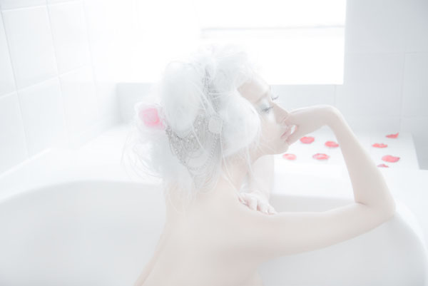 Photograph Haseo Hasegawa Milk on One Eyeland