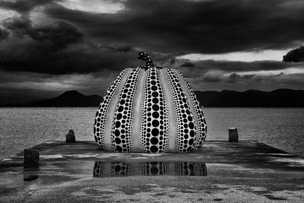 Photograph Yasuhiro Sakuda Giant Pumpkin on One Eyeland