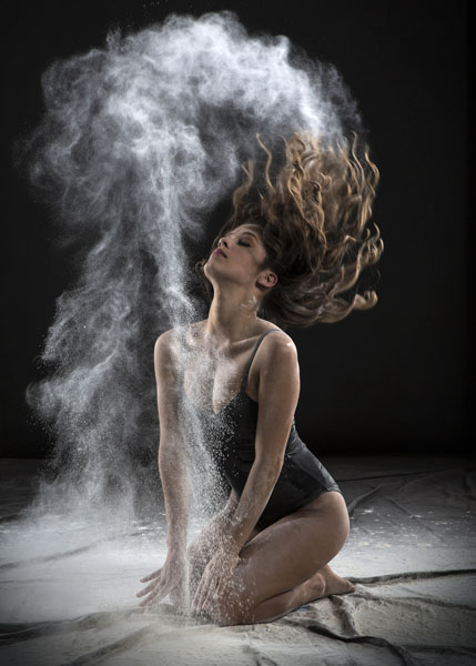 Photograph Caesar Lima Bailarina on One Eyeland