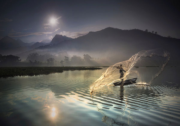 Photograph Dody Herawan Fisherman 4 on One Eyeland