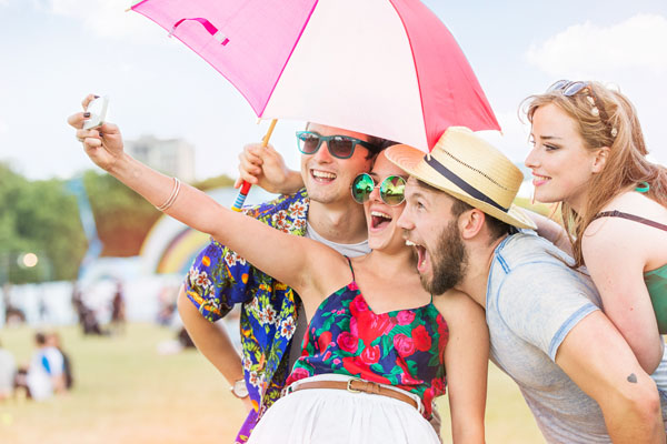 Photograph Igor Emmerich Teen Festival Selfie on One Eyeland