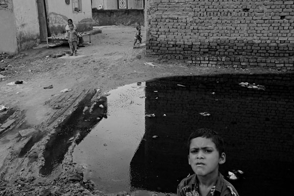 Photograph Faiyaz Hawawala Life At Garbage Dump on One Eyeland