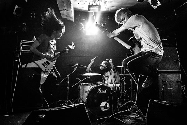 Photograph Kenji Nakamatsu Jump on One Eyeland