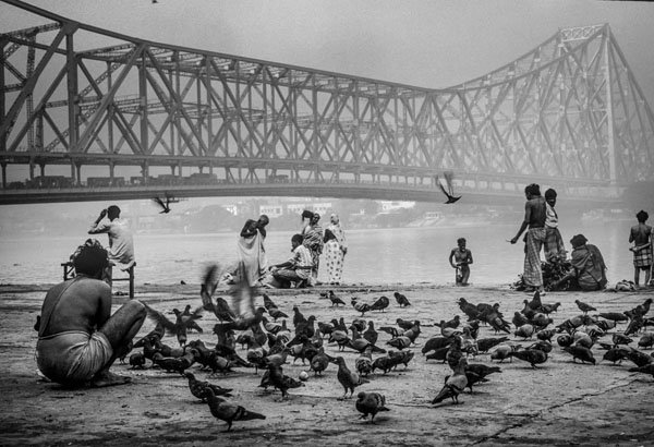 Photograph Roberto Nencini Kolkata Bridge on One Eyeland