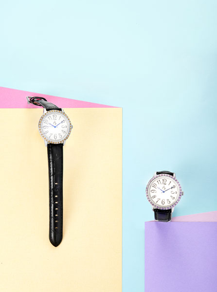 Photograph Ashley Pearson Paper Illusion Watch 1 on One Eyeland