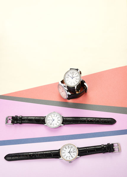Photograph Ashley Pearson Paper Illusion Watch 2 on One Eyeland