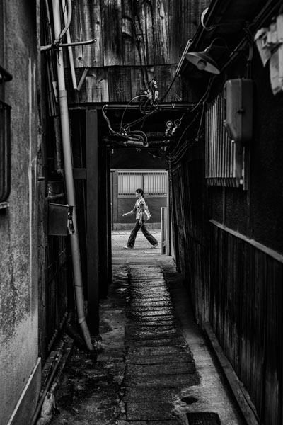 Photograph Yasuhiro Sakuda Narrow Passageway on One Eyeland