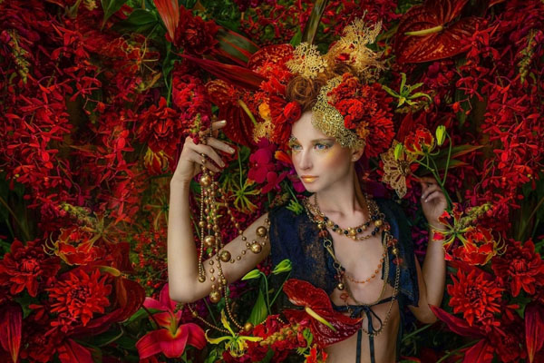 Photograph Haseo Hasegawa Red on One Eyeland