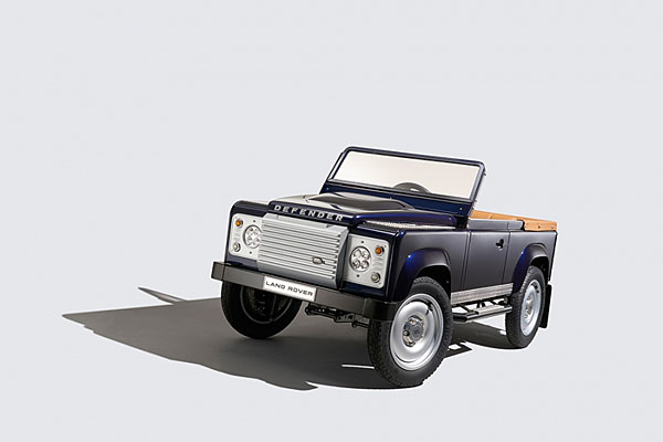 Photograph Nigel Harniman Land Rover Defender For Frankfurt Motor Show on One Eyeland