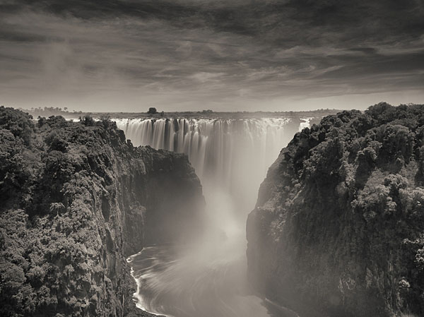 Photograph Antti Viitala Victoria Falls on One Eyeland