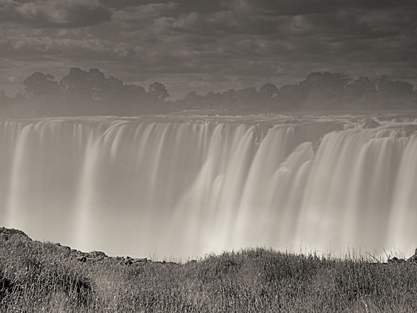 Photograph Antti Viitala Victoria Falls on One Eyeland