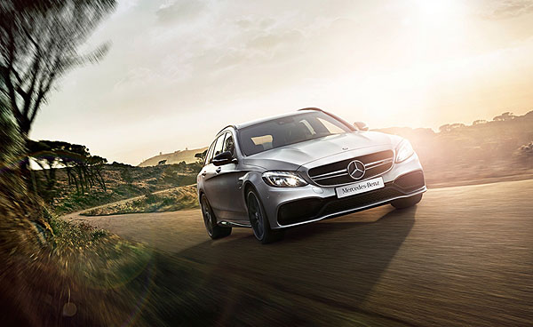 Photograph Yves Callewaert Mercedes on One Eyeland