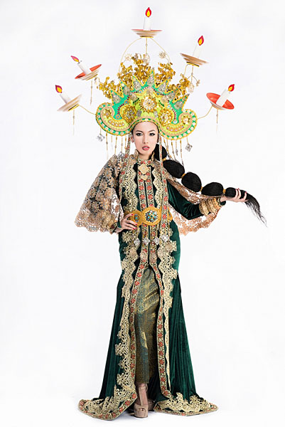 Photograph Hartono Hosea Bengkulu National Custome on One Eyeland