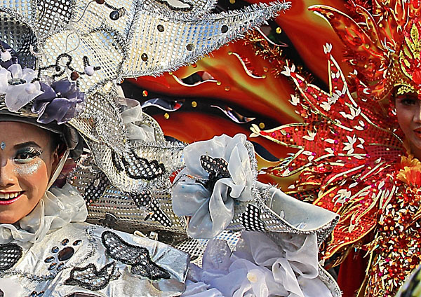 Photograph Duduh Sadarachmat Red And White on One Eyeland
