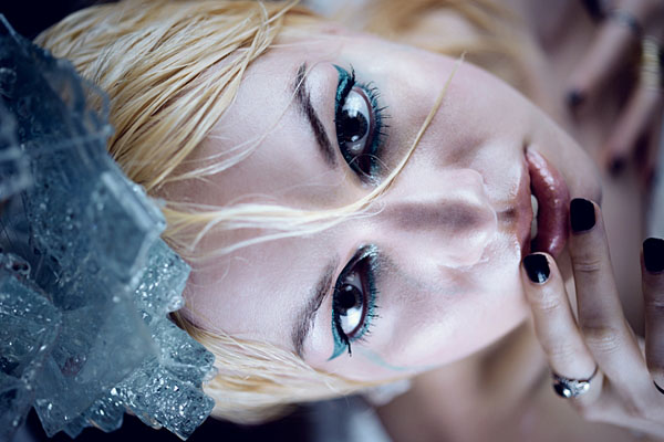 Photograph Akiomi Kuroda Drop on One Eyeland
