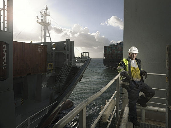 Photograph Roman Jehanno Dockers on One Eyeland