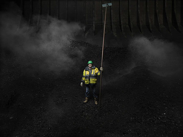 Photograph Roman Jehanno Dockers on One Eyeland