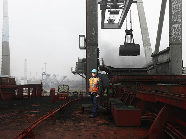 Photograph Roman Jehanno Dockers on One Eyeland