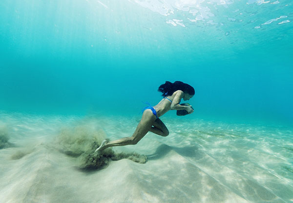 Photograph Laura Barisonzi Maui Underwater on One Eyeland