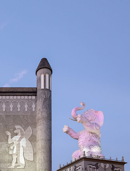 Photograph Jens Lucking Chinese Theater on One Eyeland