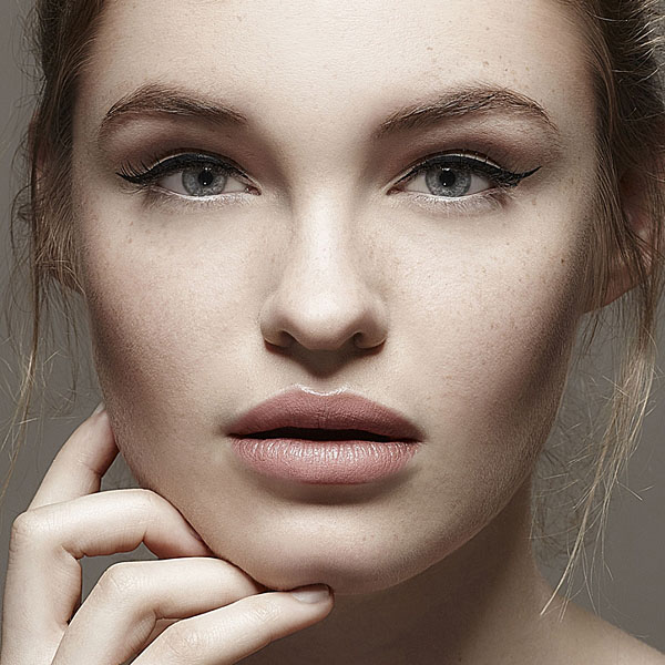 Photograph Rich Begany Mg Look 1 Color on One Eyeland