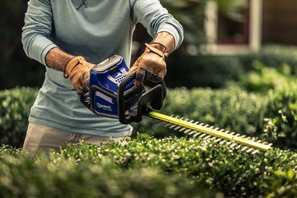 Photograph Andy Mahr Hedge Trimming on One Eyeland