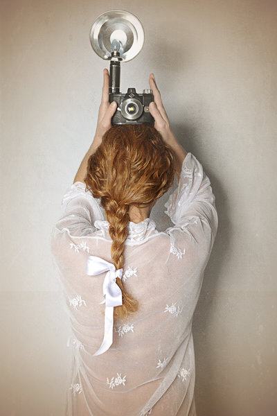 Photograph Carola Kayen Mouthaan Backwards Photographer on One Eyeland