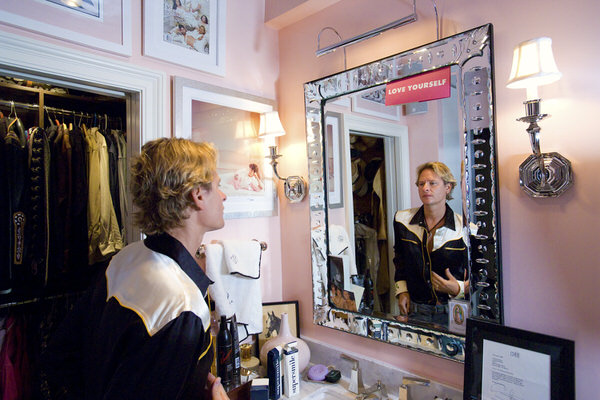 Photograph Tom Atwood Carson Kressley on One Eyeland