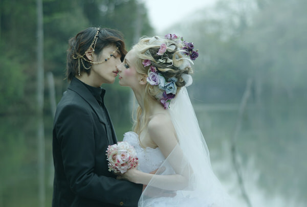 Photograph Haseo Hasegawa Kiss on One Eyeland