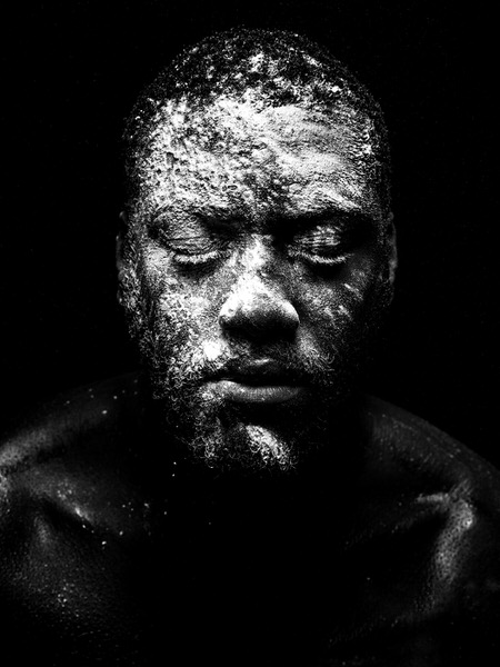 Photograph Alfonso Bravo Black Over Black on One Eyeland