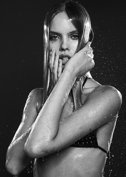 Photograph Piero Perfetto Play With The Water on One Eyeland