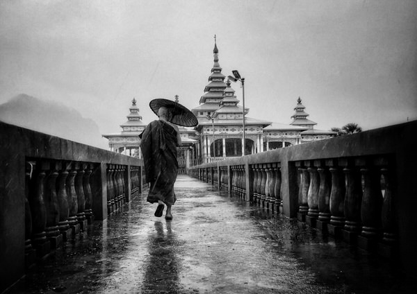 Photograph Pier Luigi Dodi Under The Monsoon Rain on One Eyeland