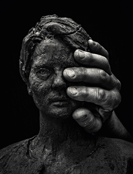 Photograph Tim Booth Sculptor Sean Henry on One Eyeland