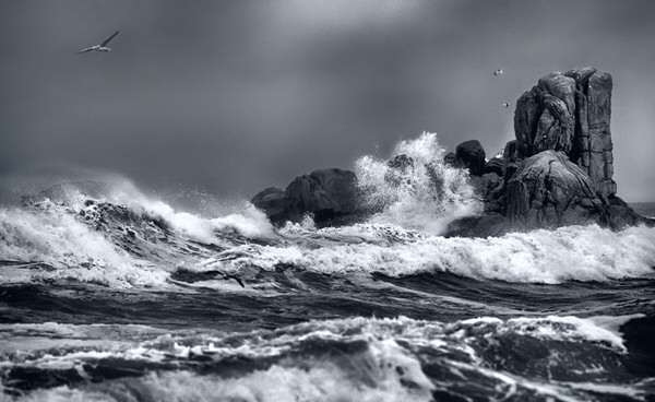 Photograph Suk Eun Kim Rough Sea on One Eyeland